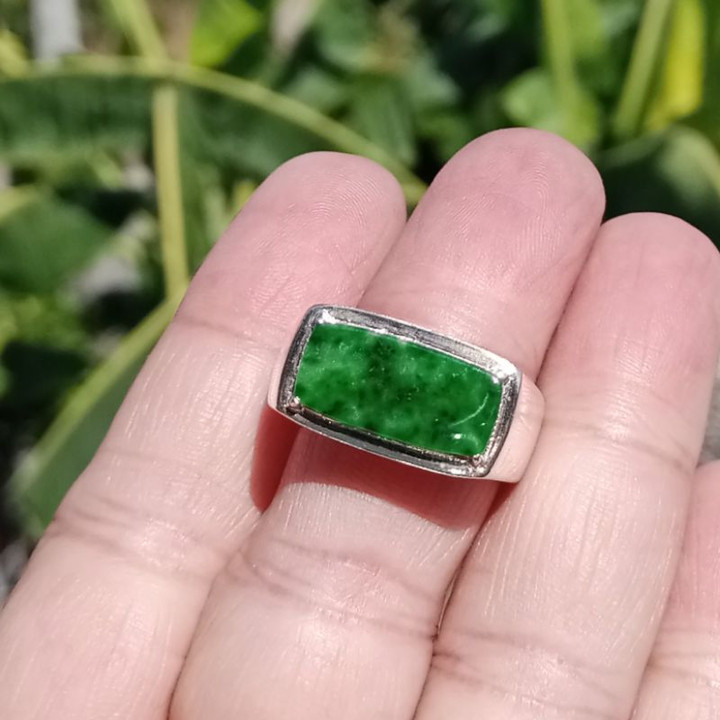 Bague en jade birman véritable, montée sur argent sterling 925