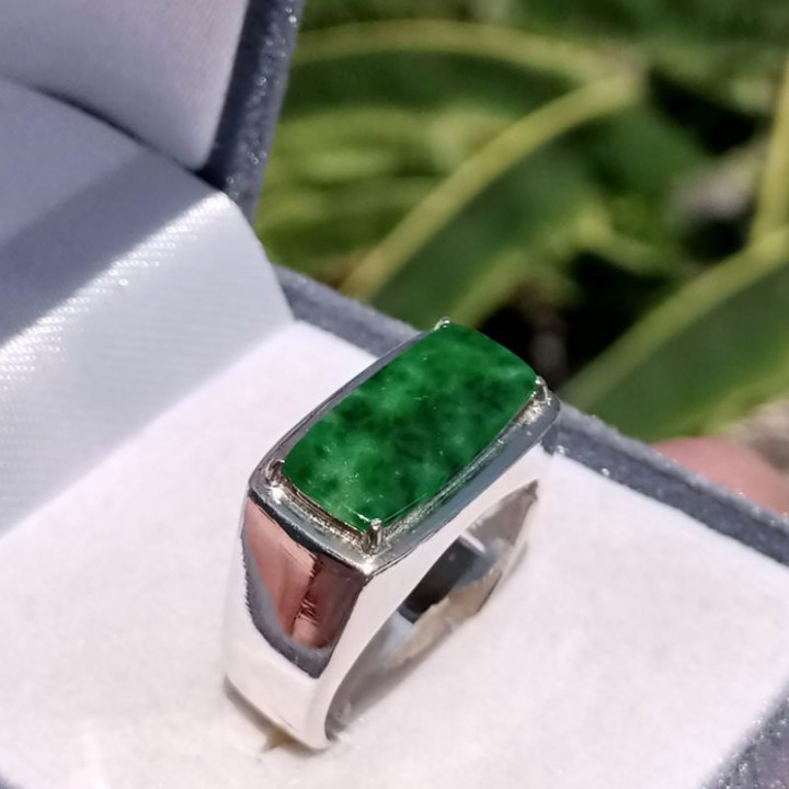 Bague en jade birman véritable, montée sur argent sterling 925
