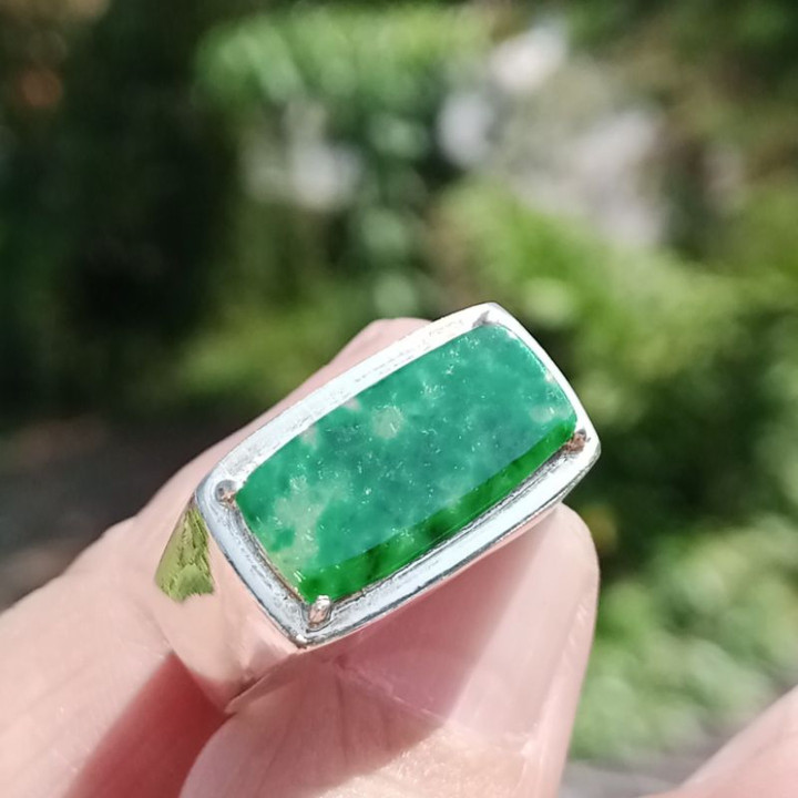 Bague en jade birman véritable, montée sur argent sterling 925