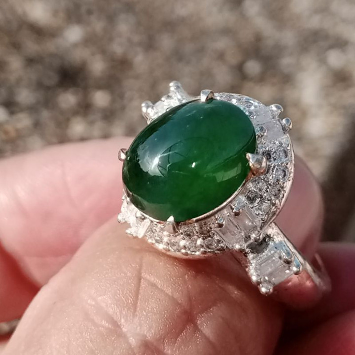 Bague élégante en jade birman véritable (taille 57)