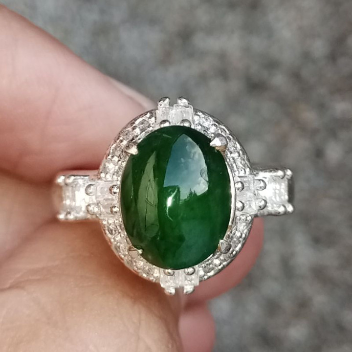 Bague élégante en jade birman véritable (taille 57)