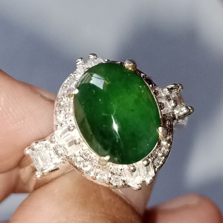 Bague élégante en jade birman véritable (taille 57)
