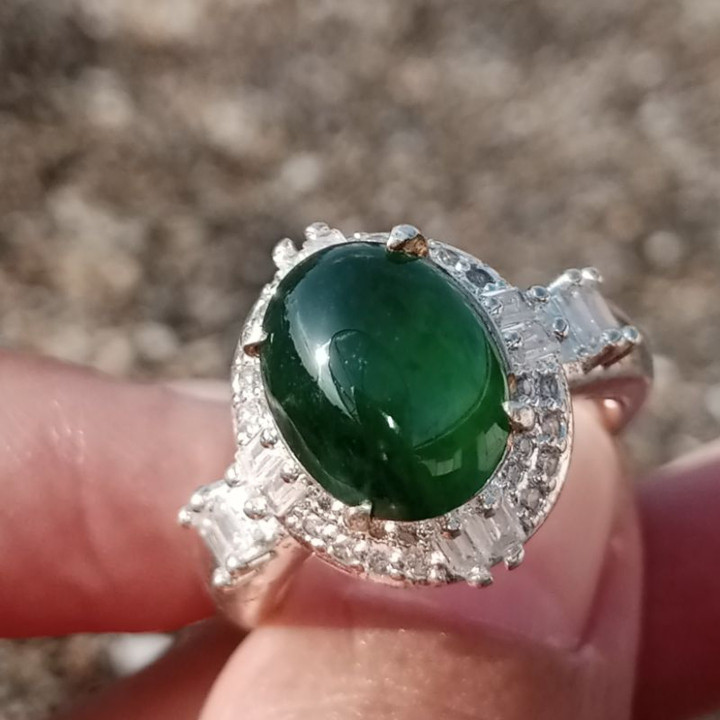 Bague élégante en jade birman véritable (taille 57)