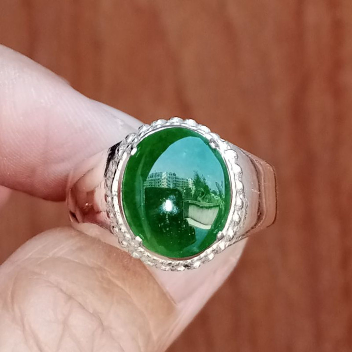 Bague authentique en jade birman sertie dans de l'argent sterling