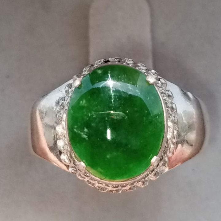 Bague authentique en jade birman sertie dans de l'argent sterling