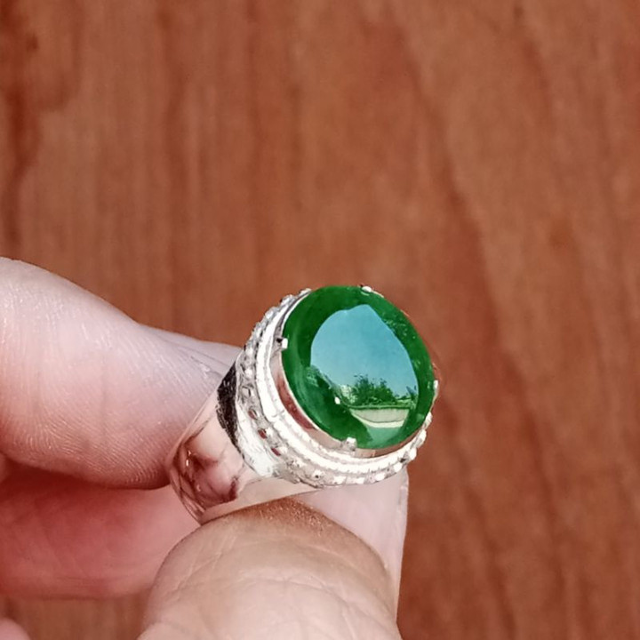 Bague authentique en jade birman sertie dans de l'argent sterling