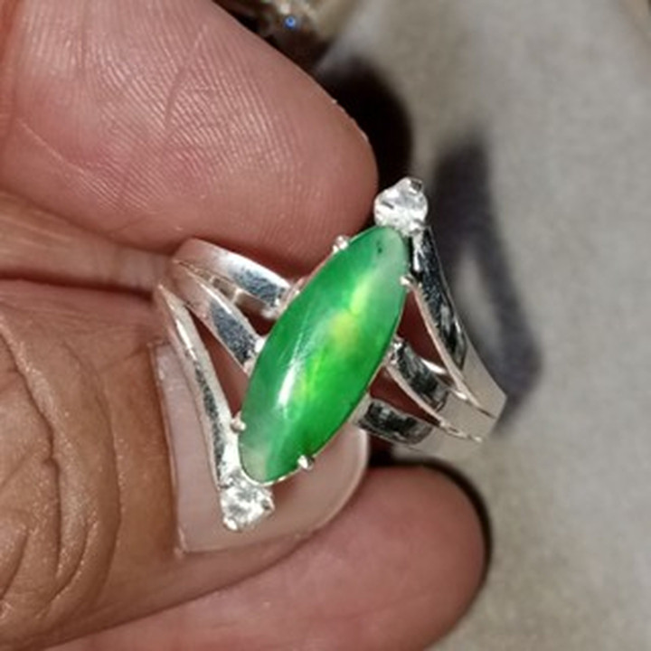 Bague en jade birman véritable, montée sur argent sterling 925