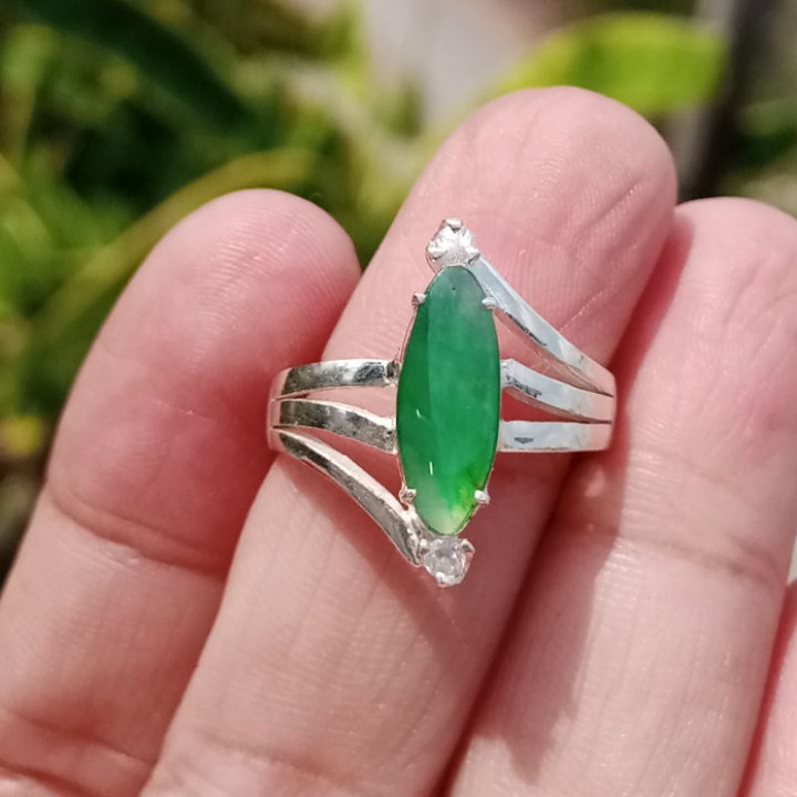 Bague en jade birman véritable, montée sur argent sterling 925