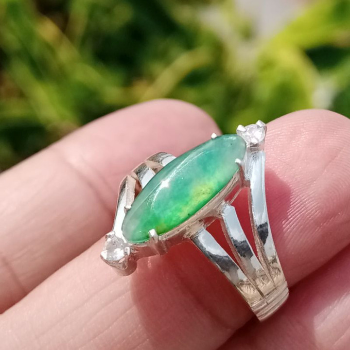 Bague en jade birman véritable, montée sur argent sterling 925