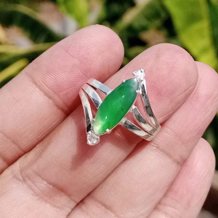 Bague en jade birman véritable, montée sur argent sterling 925