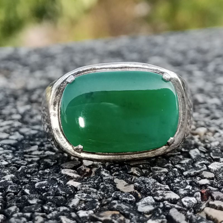 Bague en jade birman véritable, montée sur argent sterling 925