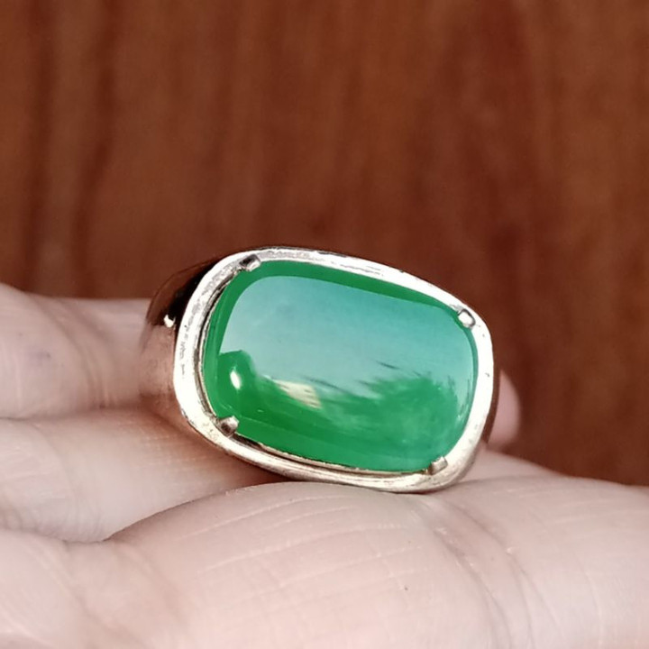 Bague en jade birman véritable, montée sur argent sterling 925