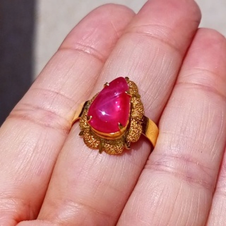 Gorgeous Natural Ruby Gemstone - 3.90ct, Teardrop Cut