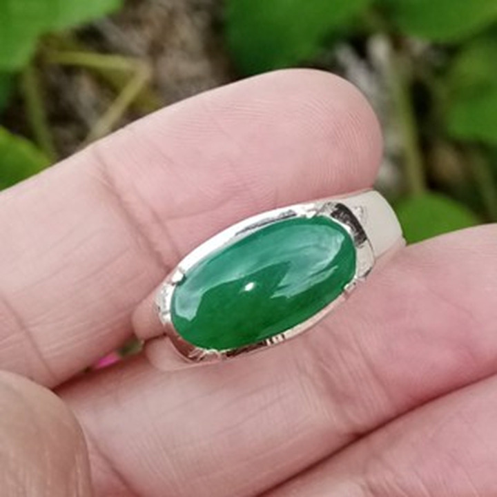 Genuine Burmese Jade Kasikorn Green Ring in Sterling Silver
