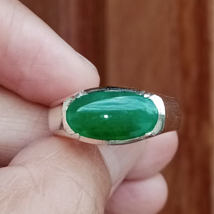 Genuine Burmese Jade Kasikorn Green Ring in Sterling Silver