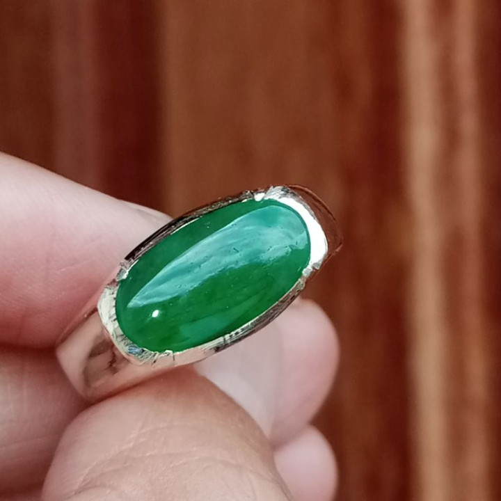Genuine Burmese Jade Kasikorn Green Ring in Sterling Silver