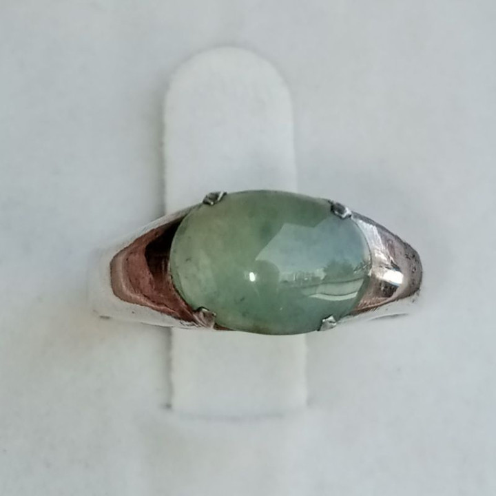 Anillo de jadeíta birmana auténtica tipo A en plata de ley.