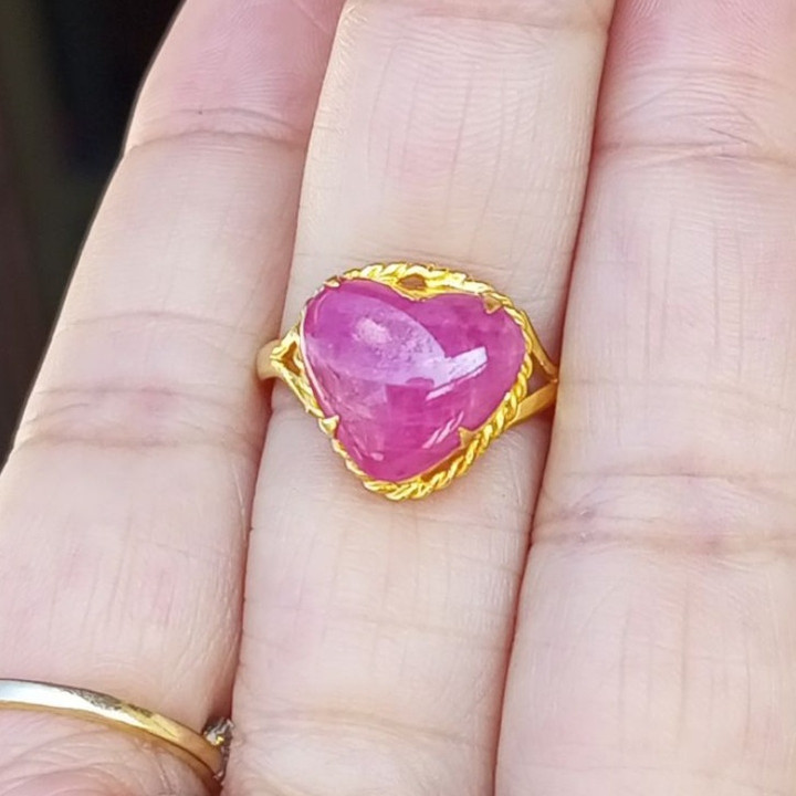 Heart-Shaped Burmese Ruby (5.57ct) | Certificate of Authenticity
