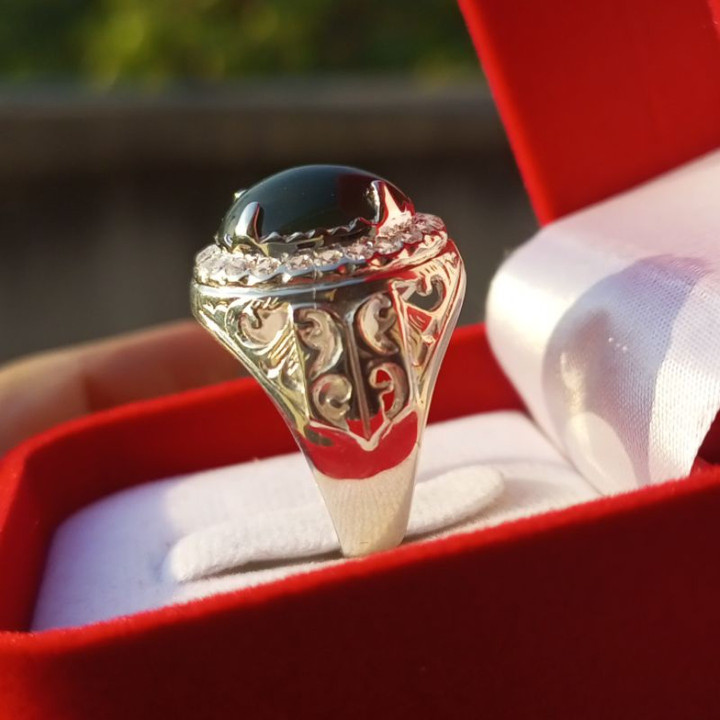 Anillo de jade birmano auténtico para hombre | Jade negro y montura de plata Talla 60
