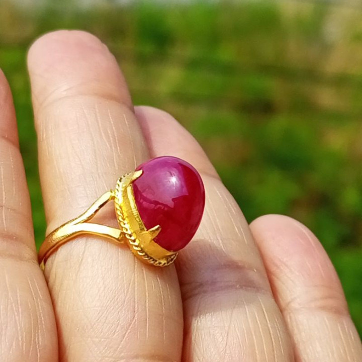 Burma Ruby: 11.75ct Natural Pigeon's Blood Gemstone