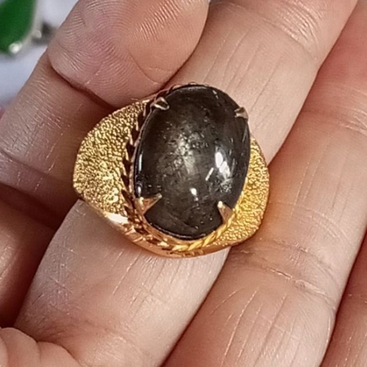 Burma Black Star Sapphire: Natural and Unheated 19.90ct