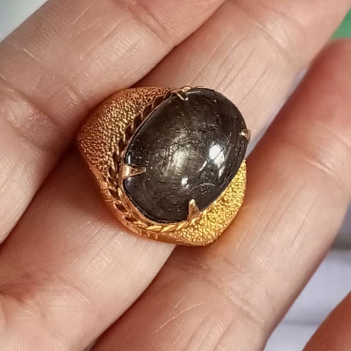 Burma Black Star Sapphire: Natural and Unheated 19.90ct