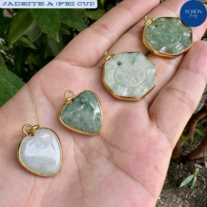 Anhänger aus burmesischer Jade: Achteckige und herzförmige Varianten für Wohlstand und Feng Shui