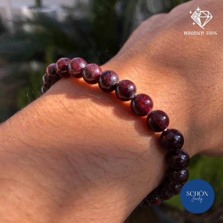 Pulsera de granate natural: Suerte y estilo en rojo intenso.
