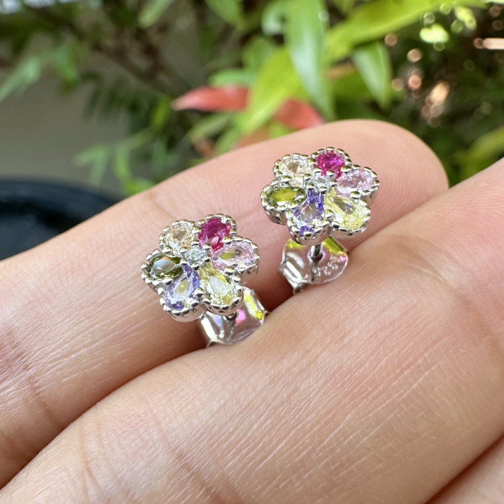 Pendientes de plata de ley con forma de flor y circonita cúbica brillante