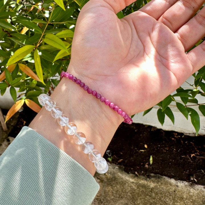 Pulsera de rubíes radiantes: facetas naturales, piedras preciosas de 4 mm.