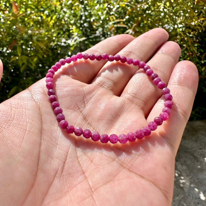 Pulsera de rubíes radiantes: facetas naturales, piedras preciosas de 4 mm.