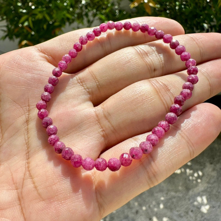 Pulsera de rubíes radiantes: facetas naturales, piedras preciosas de 4 mm.