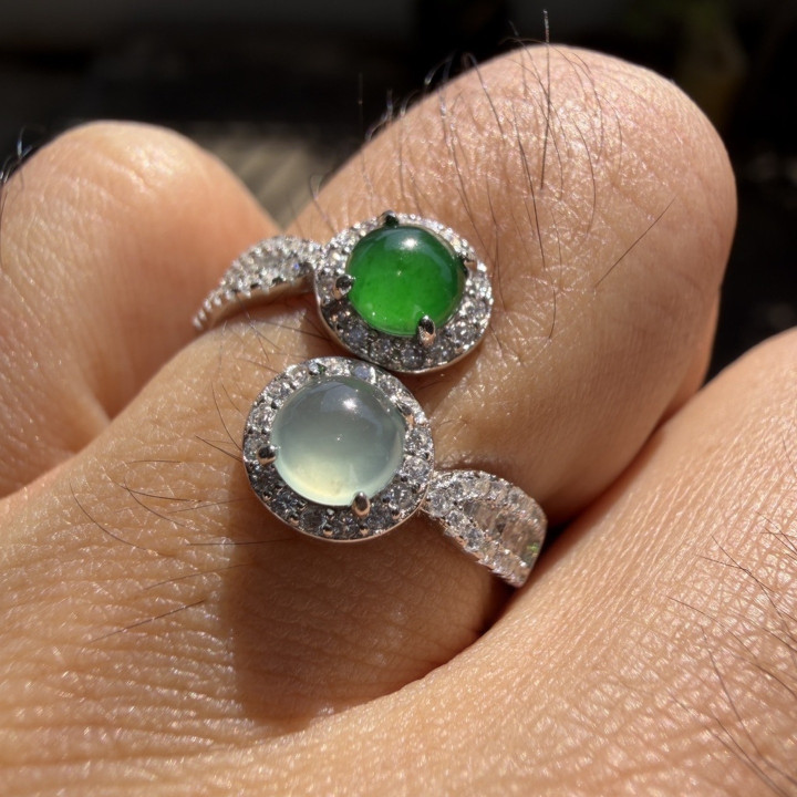 Certified Imperial Green Jade Ring | Translucent and Icy Design