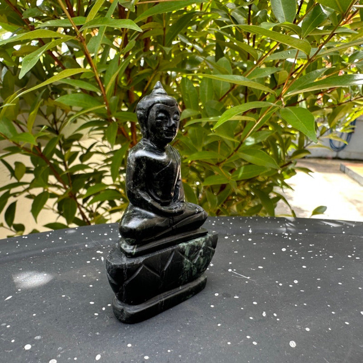 Hand-Carved Emerald Buddha Statue: Black Jade and Serpentine