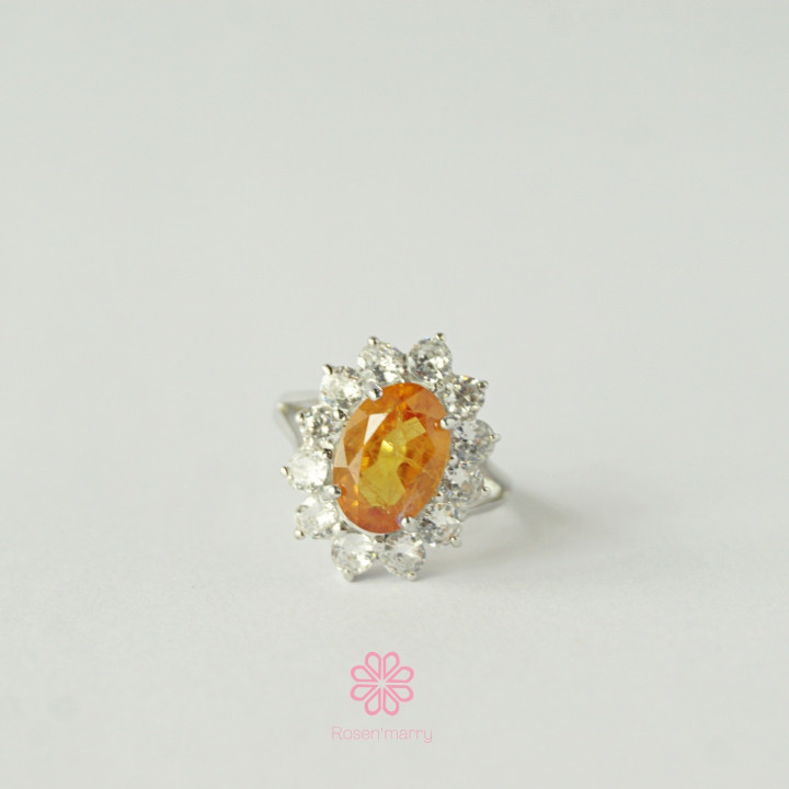 Bague en argent sterling ornée d'un saphir jaune éclatant de 5 carats