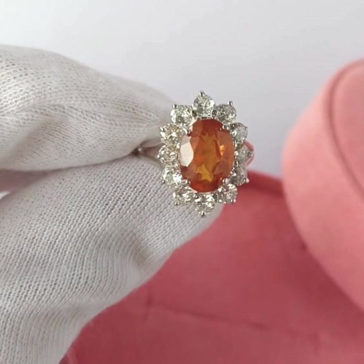 Bague en argent sterling ornée d'un saphir jaune éclatant de 5 carats
