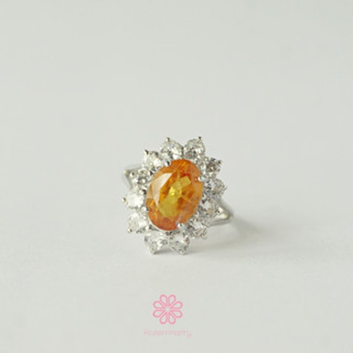 Bague en argent sterling ornée d'un saphir jaune éclatant de 5 carats