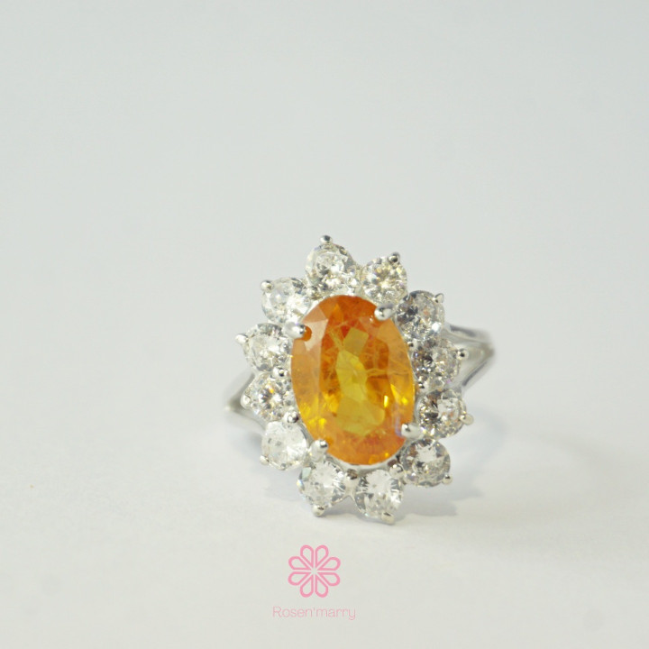 Bague en argent sterling ornée d'un saphir jaune éclatant de 5 carats