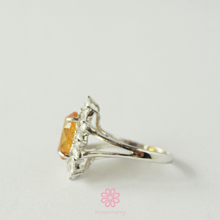 Bague en argent sterling ornée d'un saphir jaune éclatant de 5 carats