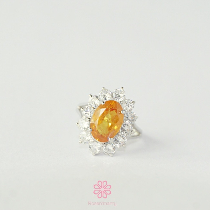 Bague en argent sterling ornée d'un saphir jaune éclatant de 5 carats
