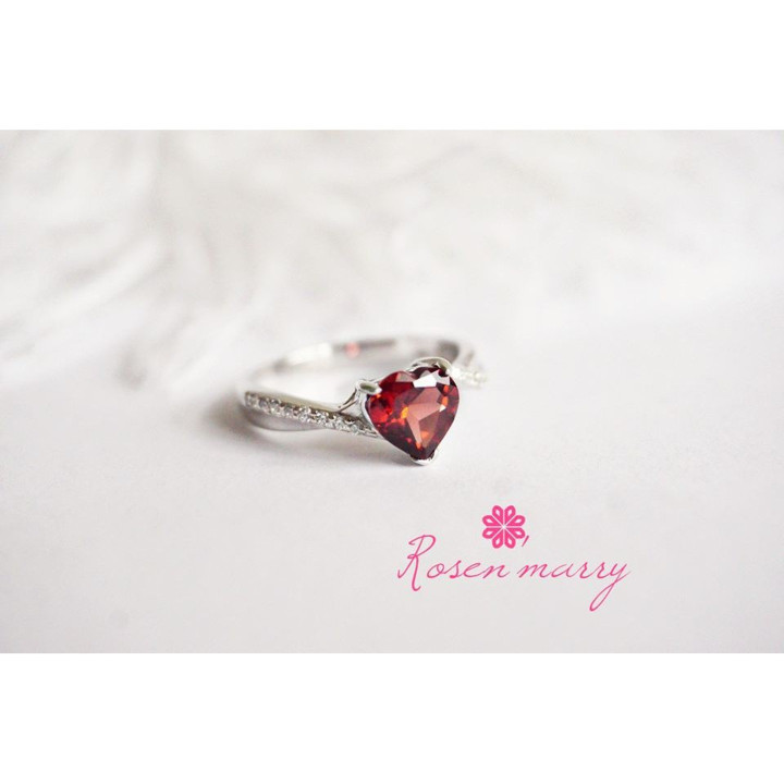 Bague Cœur Grenat | Argent Sterling et design croisé