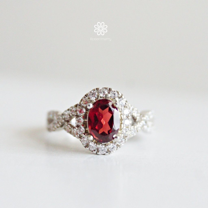 Bague en argent sterling plaqué or blanc avec véritable grenat