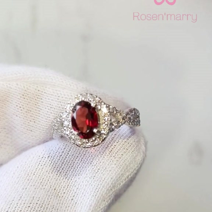 Bague en argent sterling plaqué or blanc avec véritable grenat