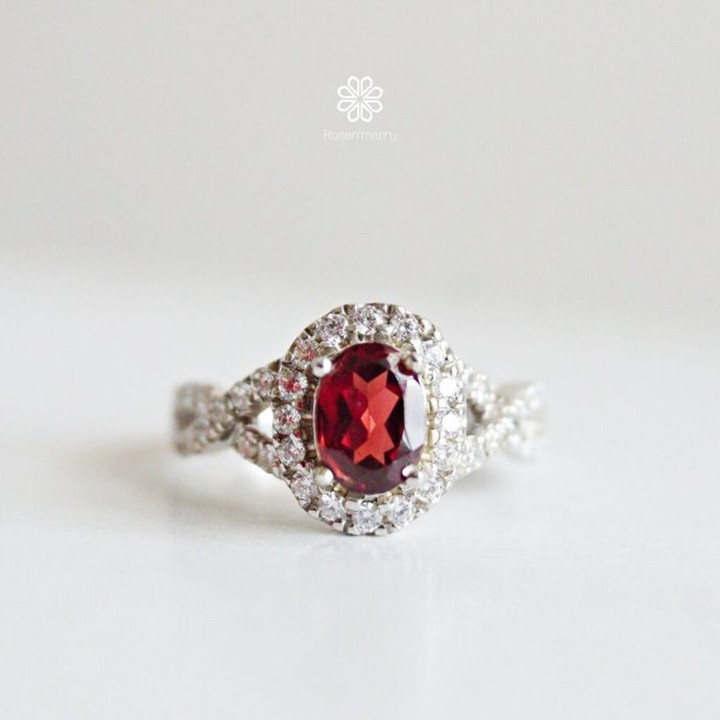 Bague en argent sterling plaqué or blanc avec véritable grenat