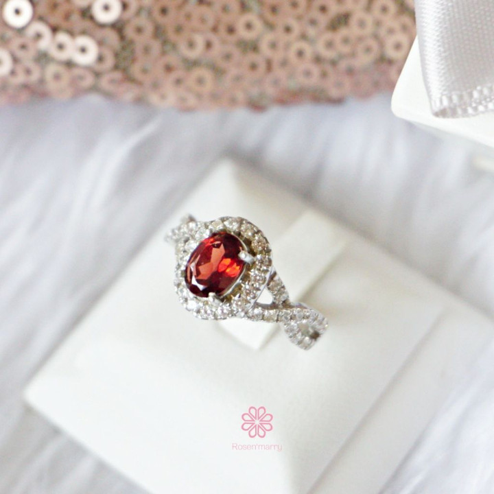 Bague en argent sterling plaqué or blanc avec véritable grenat