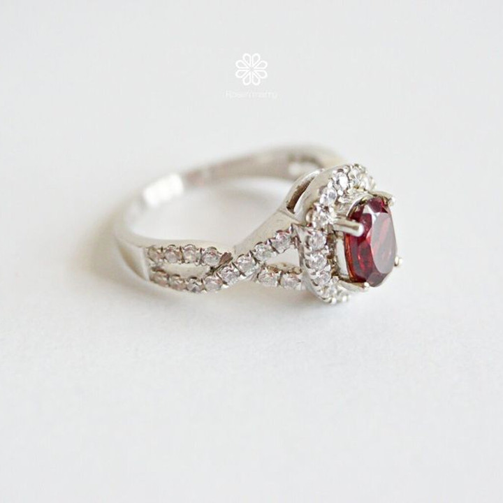 Bague en argent sterling plaqué or blanc avec véritable grenat