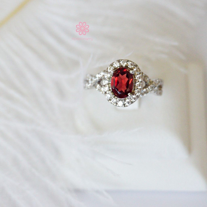 Bague en argent sterling plaqué or blanc avec véritable grenat