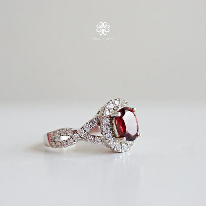 Bague en argent sterling plaqué or blanc avec véritable grenat