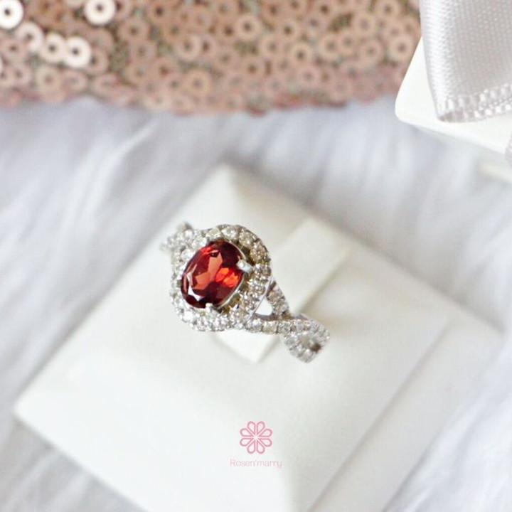 Bague en argent sterling plaqué or blanc avec véritable grenat