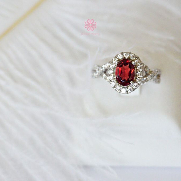 Bague en argent sterling plaqué or blanc avec véritable grenat
